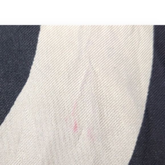 (2) VERA NEUMANN SILK SCARVES! - Picture 12 of 13